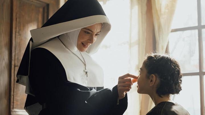 مسلسل The Art of Joy الموسم الاول الحلقة 1 مترجمة